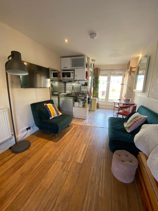 Little Brighton Beach Apartments - Also Separate Spa Cabin And Watersports Exterior foto